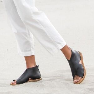 Born IWA Leather Sandals Size 11 Medium NWB